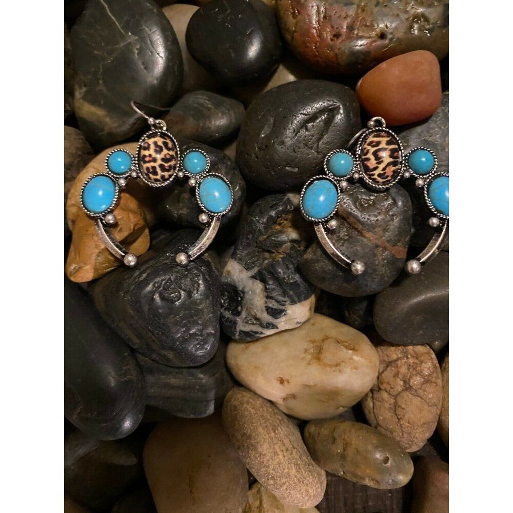 Tribal Horseshoe Leopard Cabochon Turquoise Charms Wire Earrings Southwestern - Picture 2 of 8